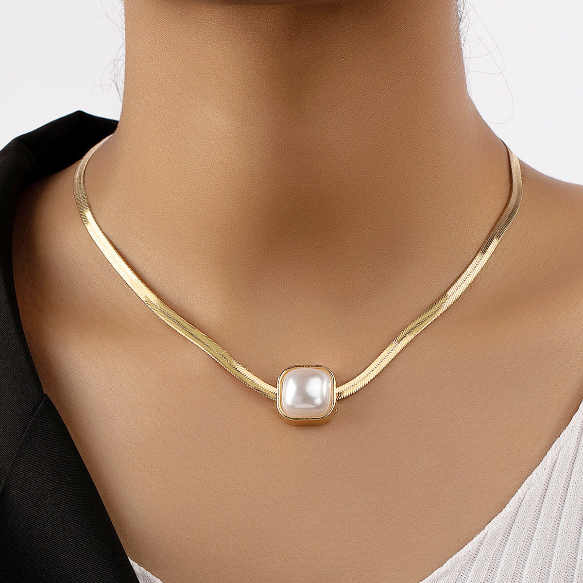 SNAKE BONE PEARL NECKLACE
